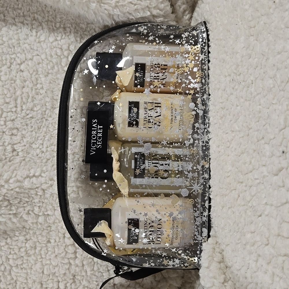 Victoria Secret Coconut Milk Moisture Pack with clear bag